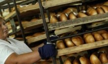 В Беларуси вслед за водкой резко дорожают хлеб и молочка.